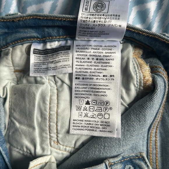 Levi 501 - Picture 2 of 3